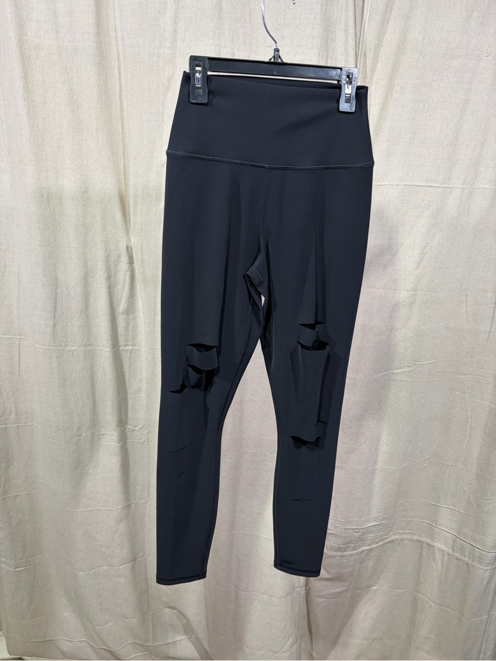 (NWT!) ALO Yoga 7/8 High-Waist Ripped Warrior Legging